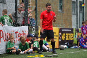 <a href="https://st.getinfootball.com/albums/1081935/647f085906134_1920.jpg" target="_blank">Descarcă</a>