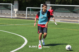 <a href="https://st.getinfootball.com/albums/1096408/6897354cc9635_1920.jpg" target="_blank">Download original</a>