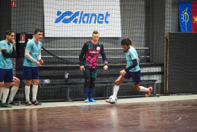 <a href="https://st.getinfootball.com/albums/1099869/698649cbdda88_1920.jpg" target="_blank">Завантажити оригінал</a>