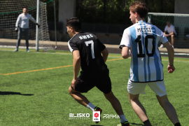 <a href="https://st.getinfootball.com/albums/1101526/6a0371035c96d_1920.jpg" target="_blank">Download original</a>